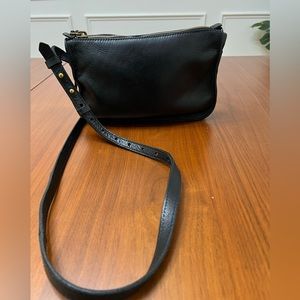 the simple crossbody bag black leather